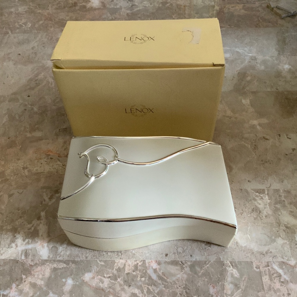 LENOX Forevermore jewelry box